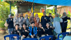 Kolaborasi Pengabdian Masyarakat Universitas Jambi dan UIN STS Jambi: Pemanfaatan Limbah Plastik di RT. 10 Tahtul Yaman
